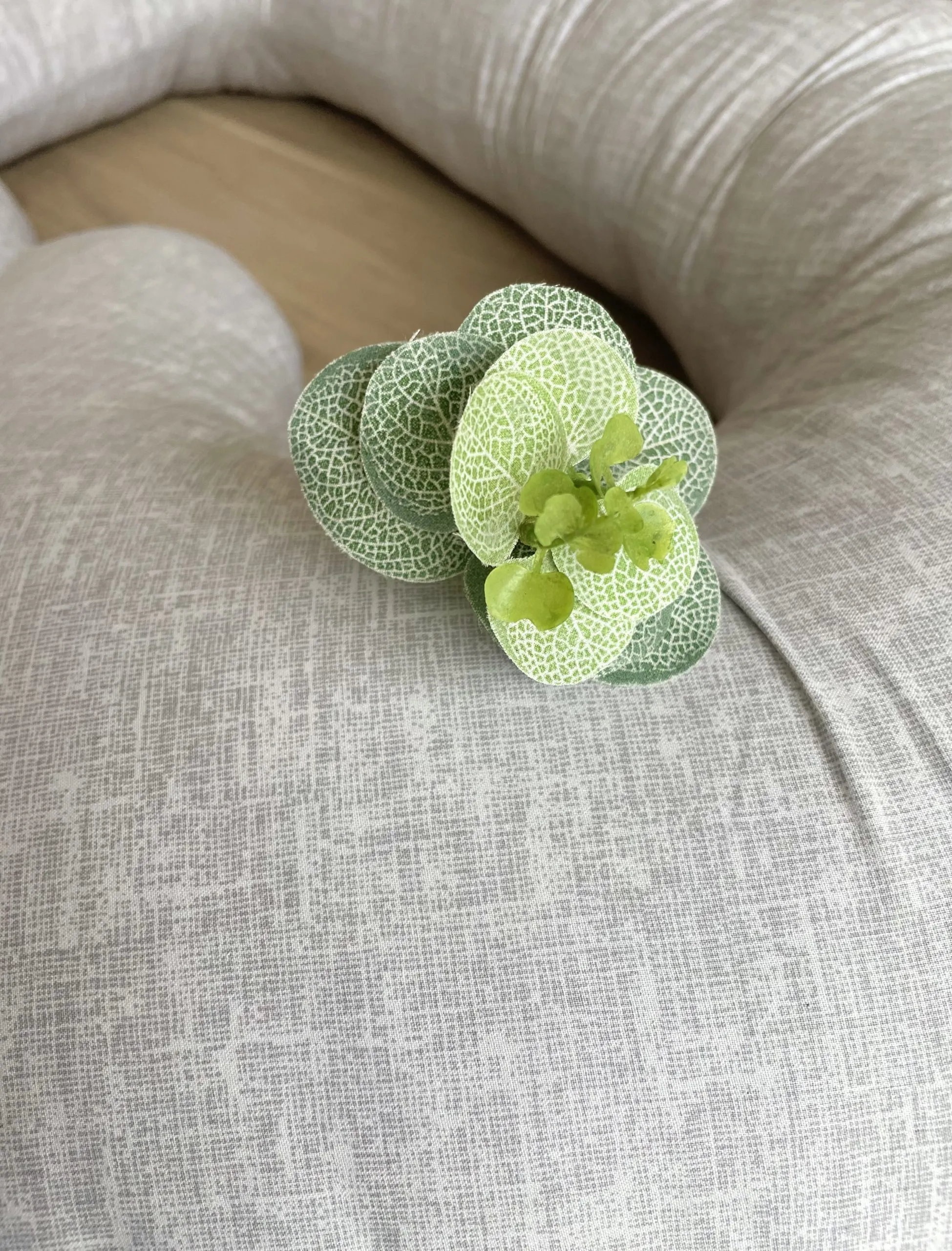 Cojín Maternal gris matizado